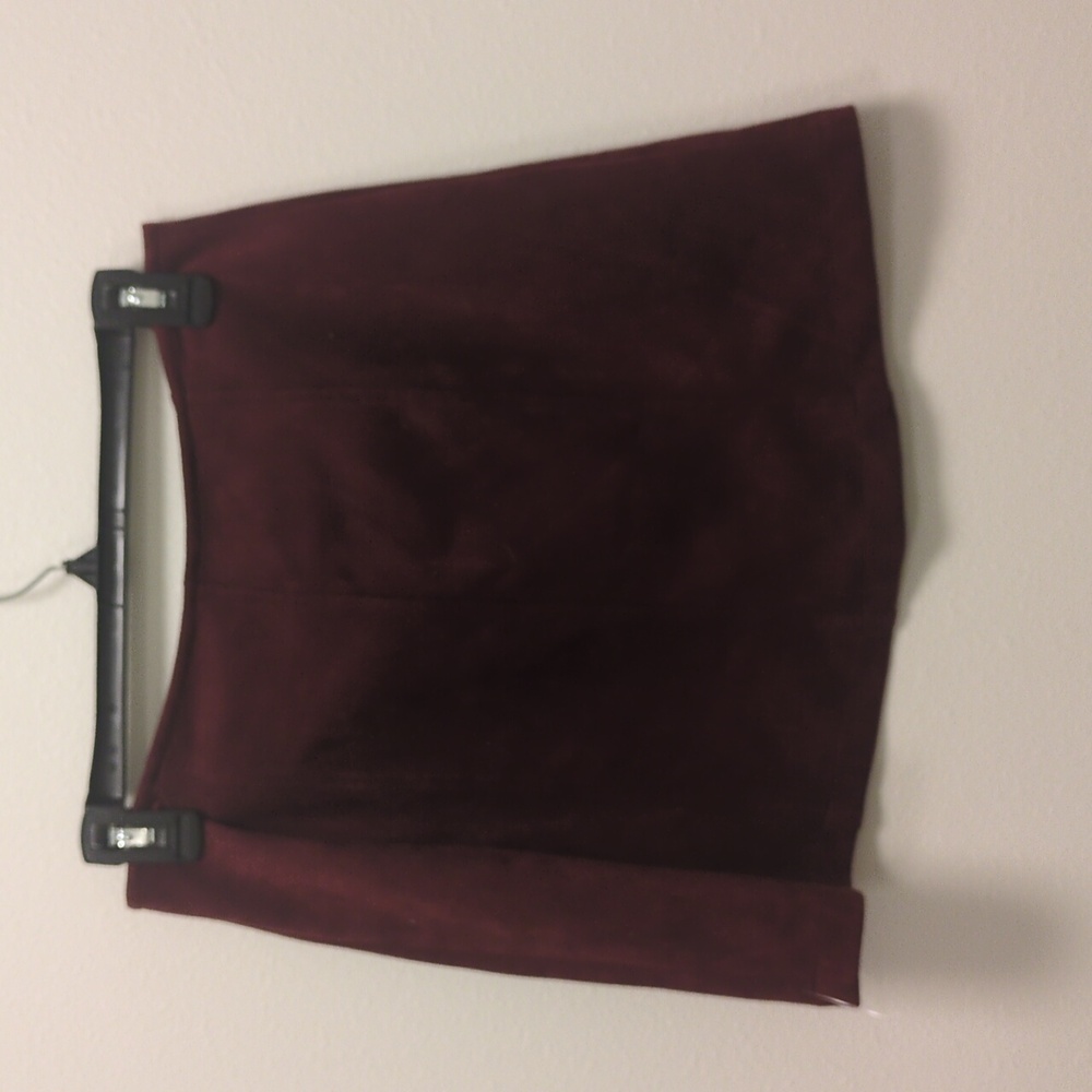 Get the Ultimate Fall Look with Jack BB Dakota's Cranberry Faux Suede Mini Skirt - Picture 4 of 11